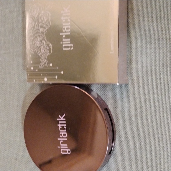 Rose Gold Compact Mirror - Picture 3 of 4